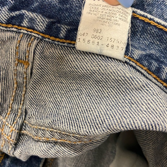 Vintage Levi’s 550 Medium Wash Tapered Leg Jeans - Picture 14 of 16